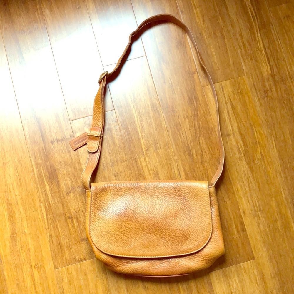 **VINTAGE BROWN LEATHER COACH BAG**